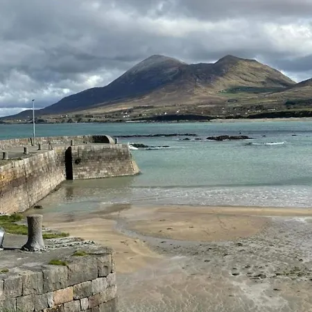 Beautiful Spacious 4-bedroom House In Ferienhaus Louisburgh