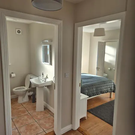 Beautiful Spacious 4-bedroom House In Ferienhaus Louisburgh