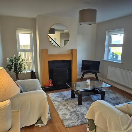 Beautiful Spacious 4-bedroom House In *